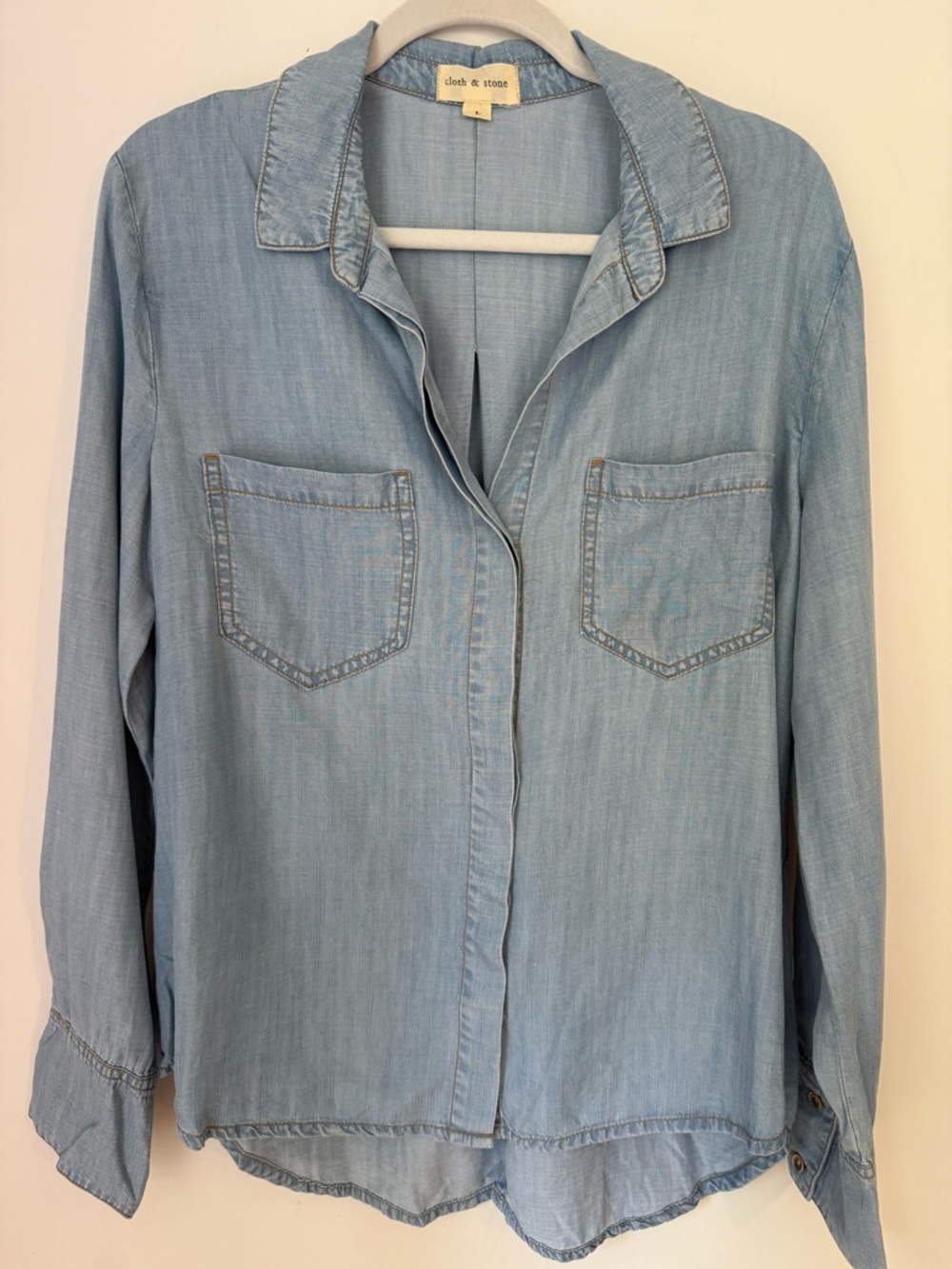 Cloth & Stone Chambray Button Down Shirt Size Large Lightweight Denim Top